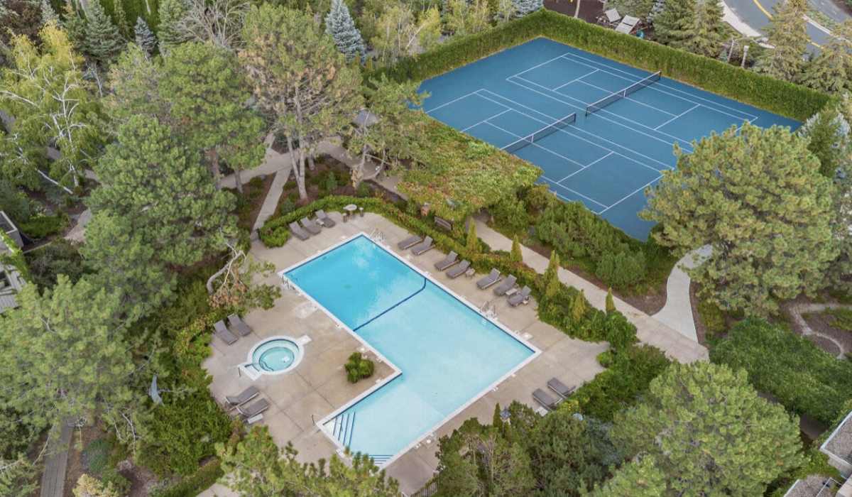 Aerial view of pool at Cedars of Edina in Edina, Minnesota