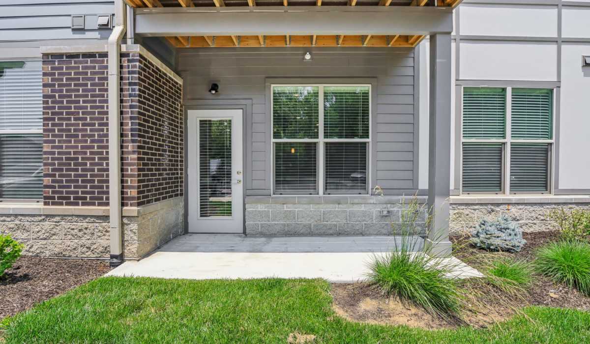 Entrance of the building at Founders Pointe Apartments in Franklin, Indiana