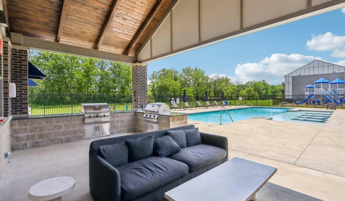 Outdoor picnic area at Founders Pointe Apartments in Franklin, Indiana