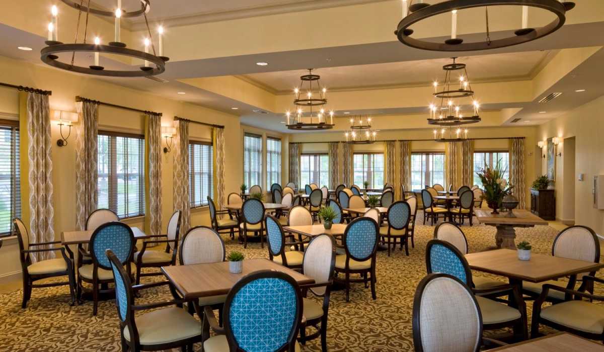 Dining at Elan Manatee in Bradenton, Florida