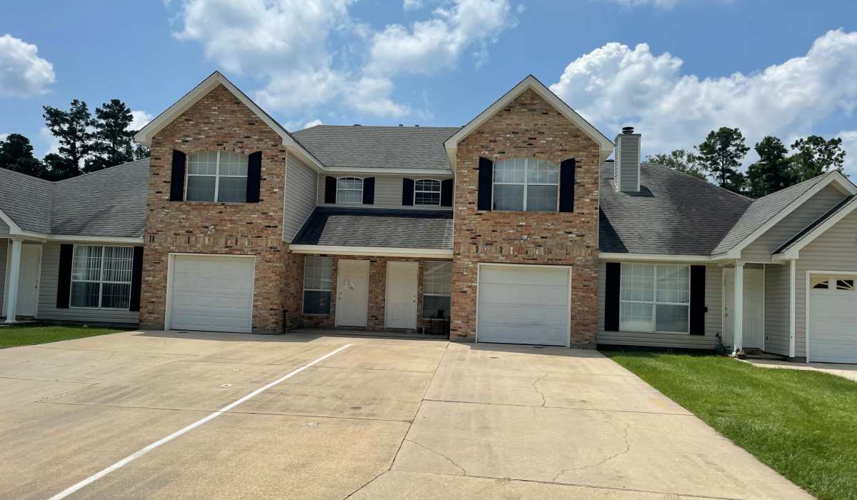 Community building with driveway at Tangi Lakes in Hammond, Louisiana