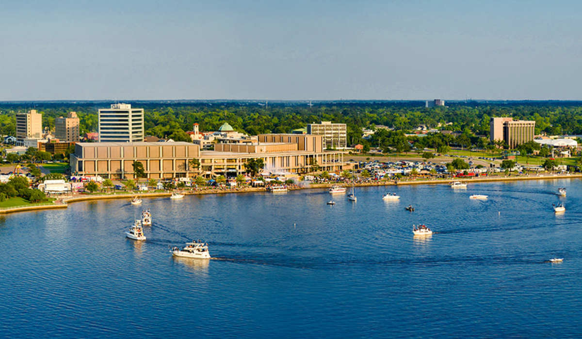 View of the neighborhood at Parkway Commons in Moss Bluff, Louisiana