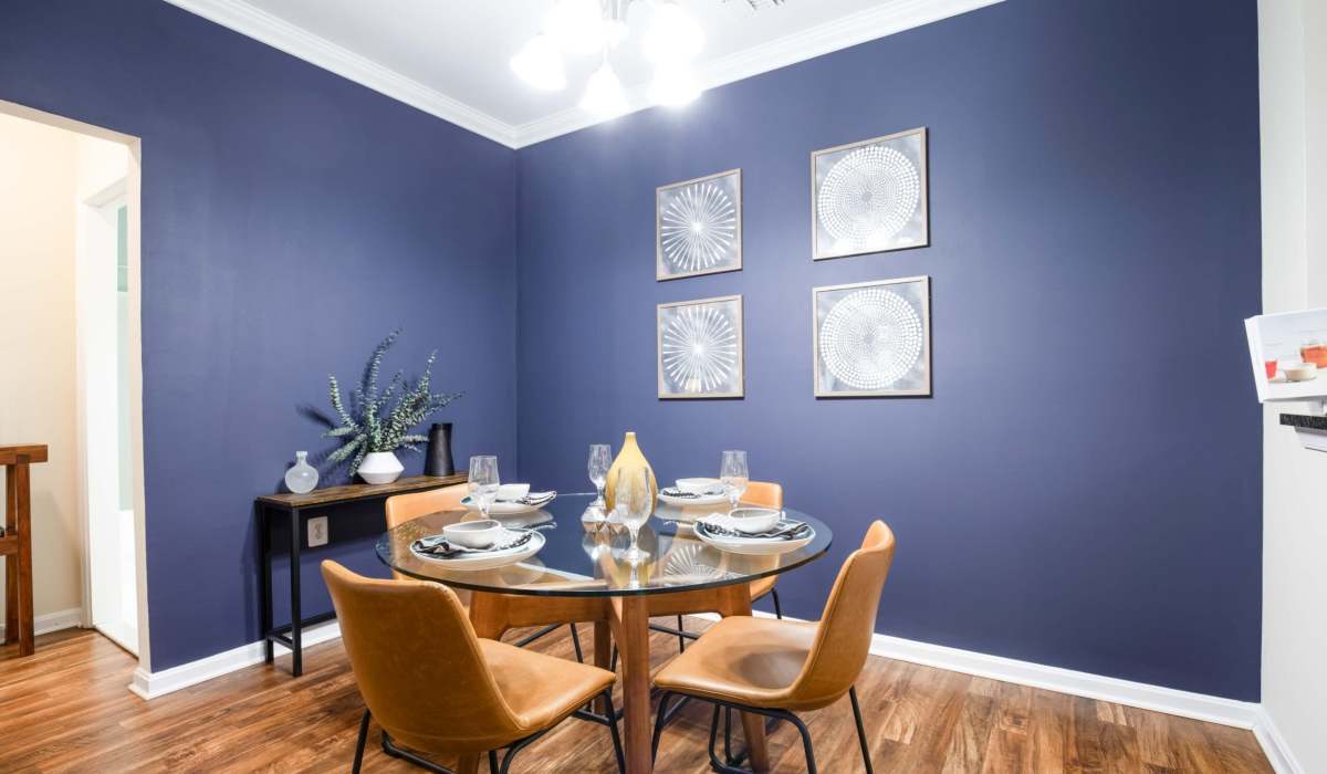Dining area with four seater space at Jefferson Arbors at Broadlands in Ashburn, Virginia 