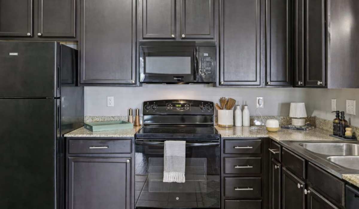 Stainless-steel appliances at Cumberland Trace Village Apartments in Bowling Green, Kentucky