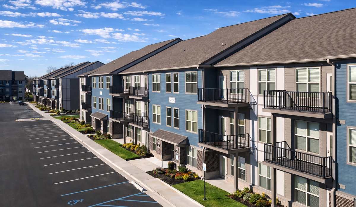 Exterior of the apartment building at Founders Pointe Apartments in Franklin, Indiana
