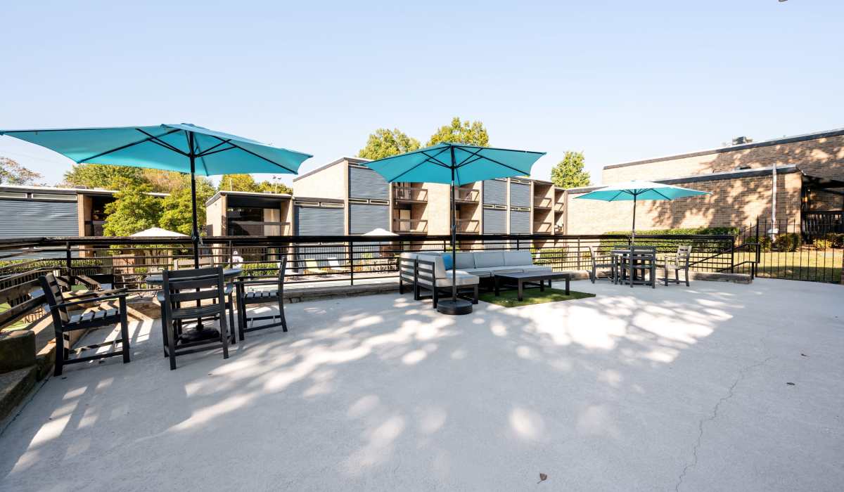 Community outdoor spaces at Canyon and Knox Landing Apartments in Knoxville, Tennessee
