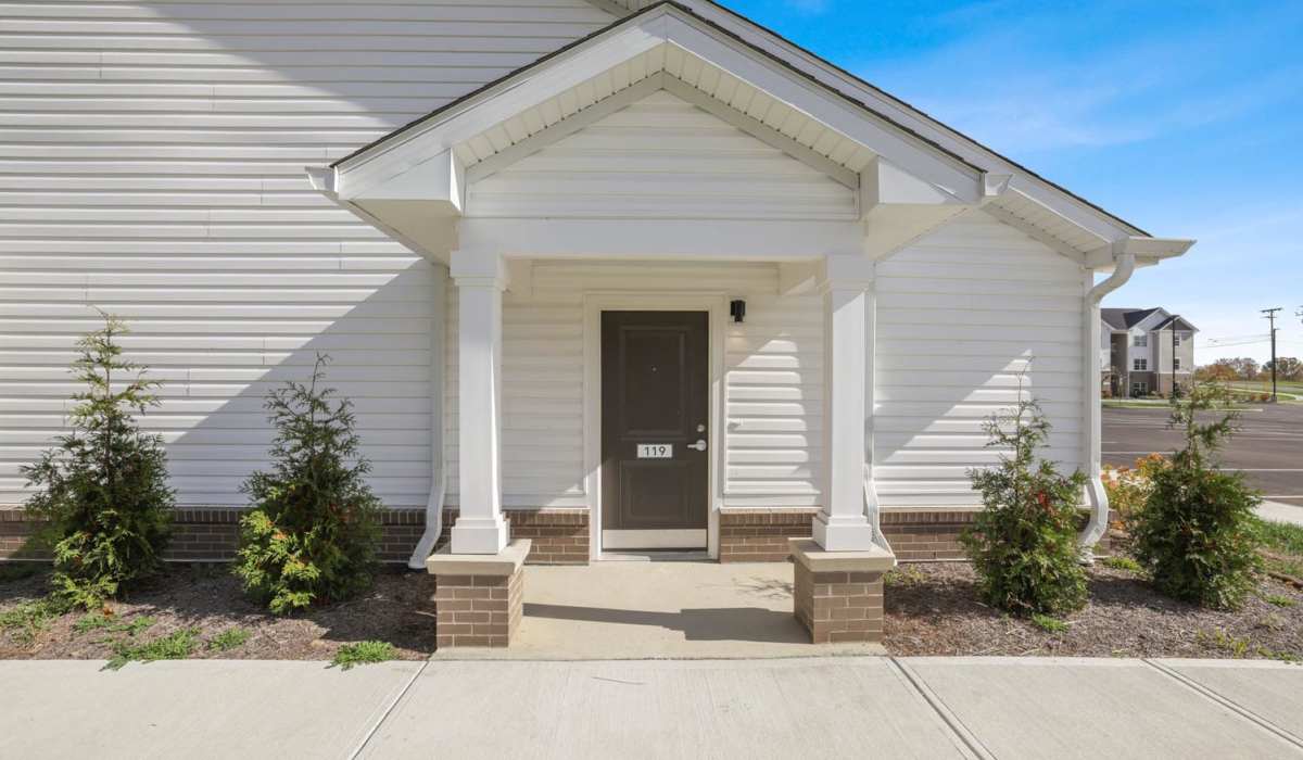Building entrance at Kershaw Greene IV in Athens, Ohio 