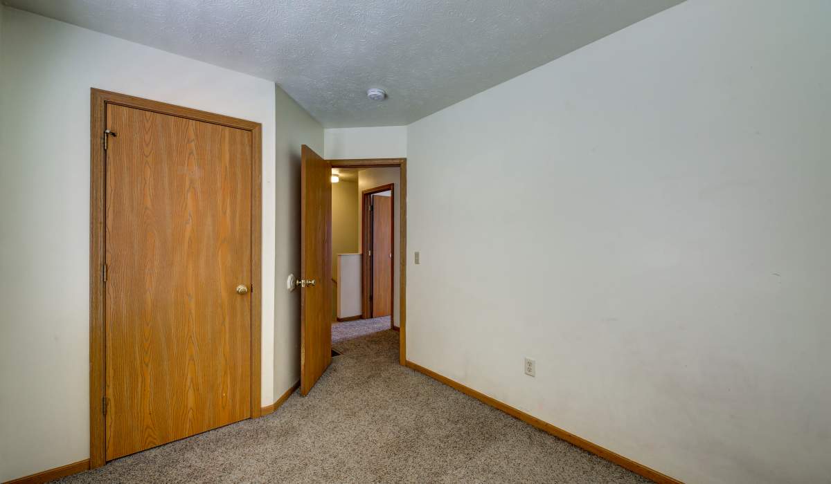 Bedroom at Briarwood Place in Wintersville, Ohio 