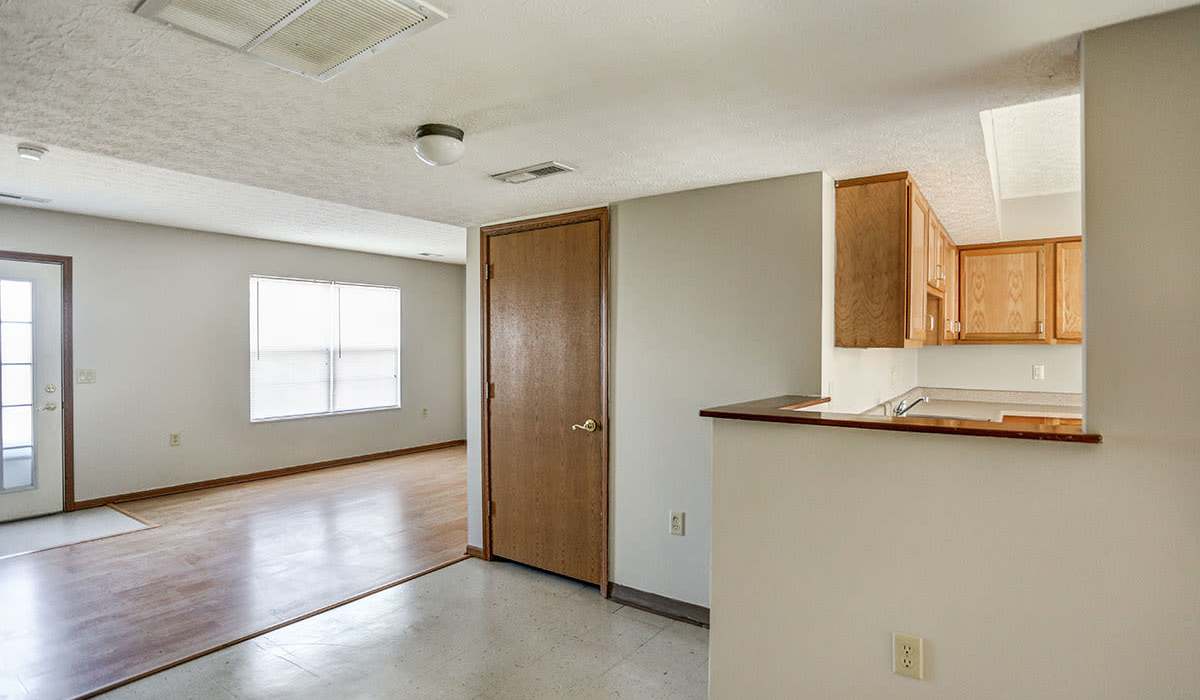 View of the living room at Forest Edge in Rawson, Ohio 