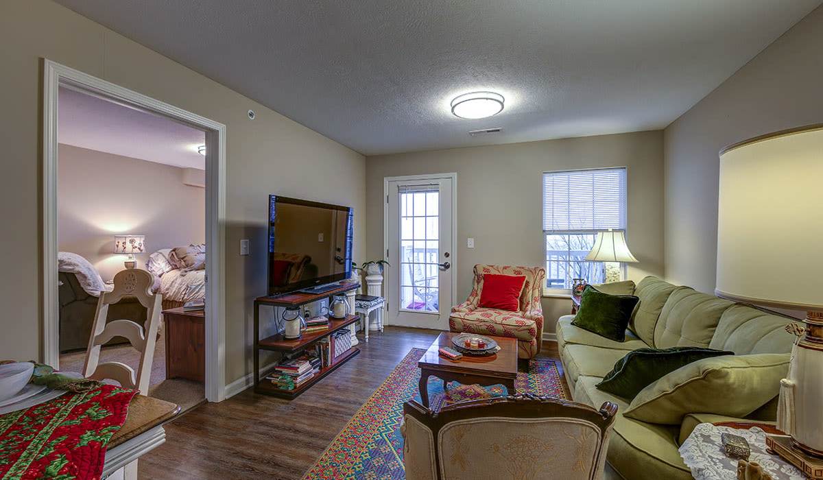 Living room at Willoughbeach Terrace Senior Living in Willowick, Ohio 