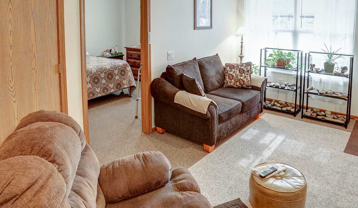 Living room with couch and chairs at Ardmore Crossing in Chillicothe, Ohio