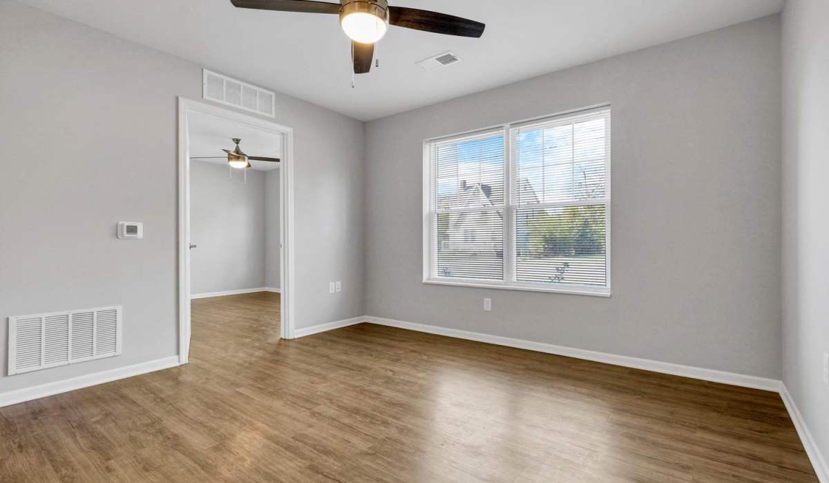 A Bedroom with wood-style flooring and a ceiling fan at Lockbourne Greene in Columbus, Ohio