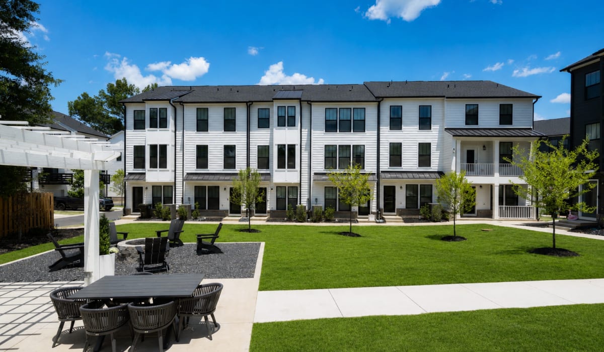 Courtyard at Maybrook Terraces in Greenville, South Carolina