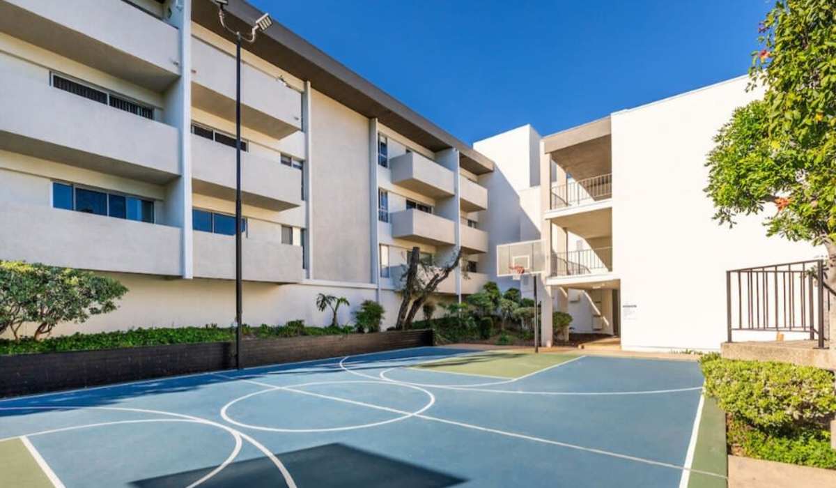 Plaza at Sherman Oaks Basketball Court