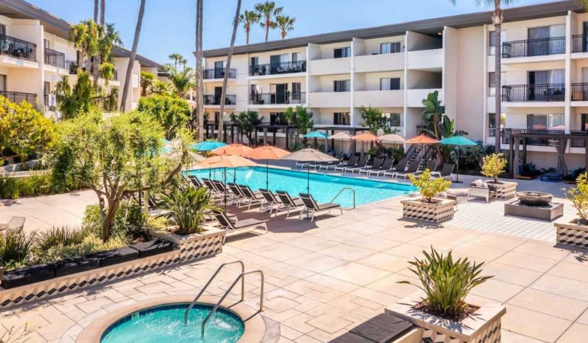 Plaza at Sherman Oaks Spa