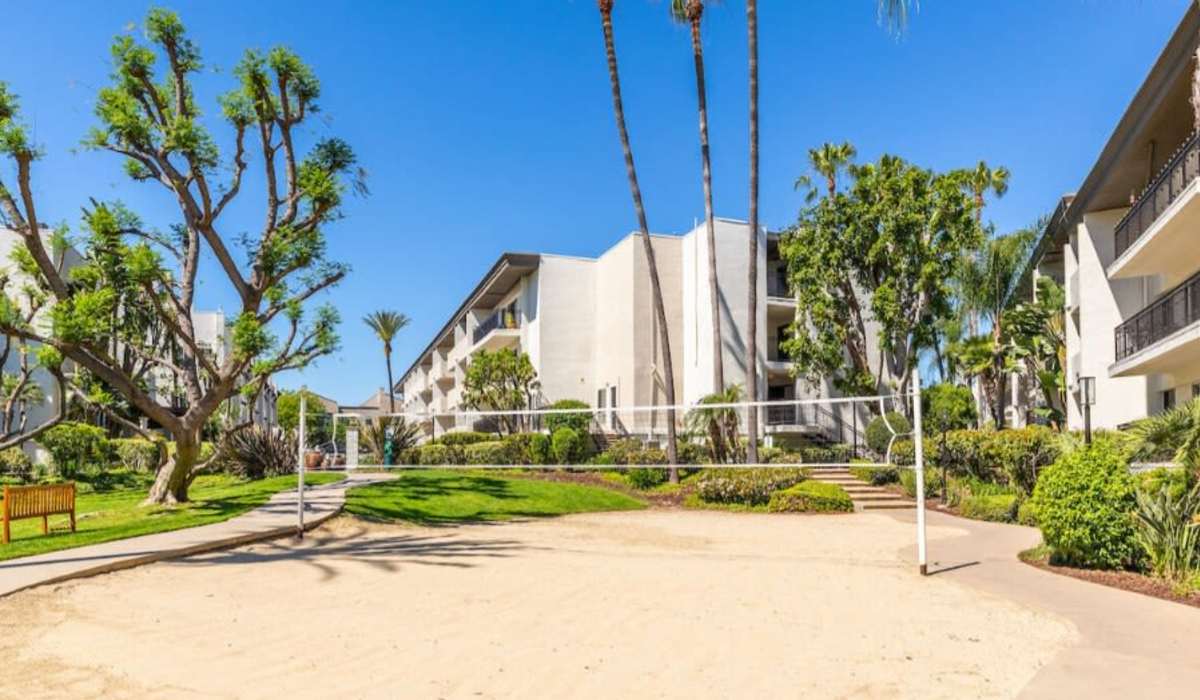 Plaza at Sherman Oaks Volleyball Court