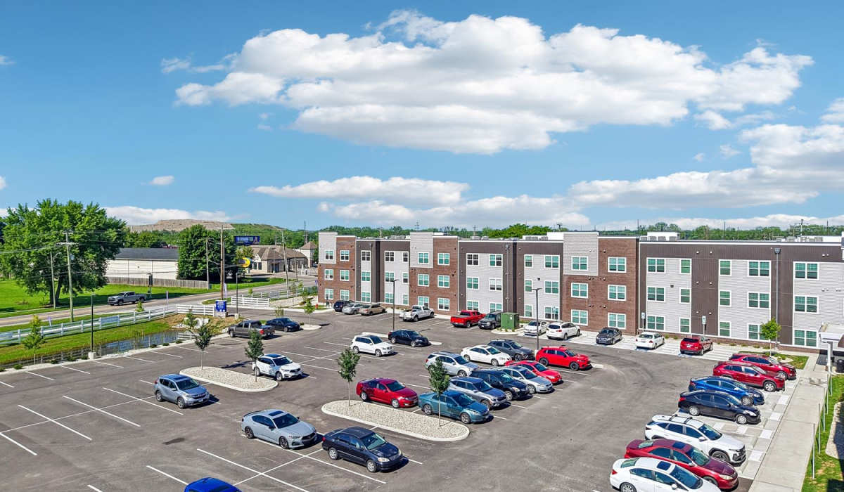 Multiple cars parked at Juniper Crossing I in Columbus, Ohio 