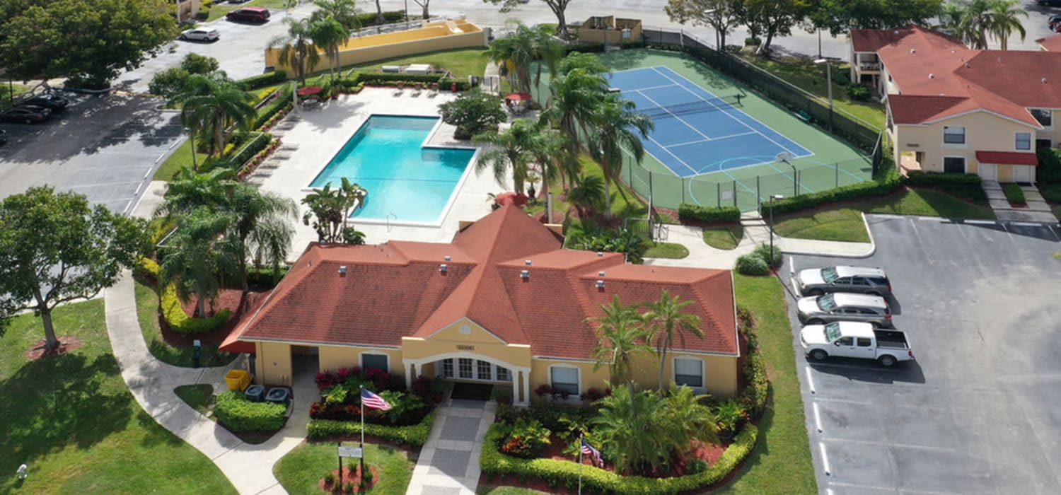 Beautiful pool at Savannah Place Apartments & Townhomes in Boca Raton, Florida