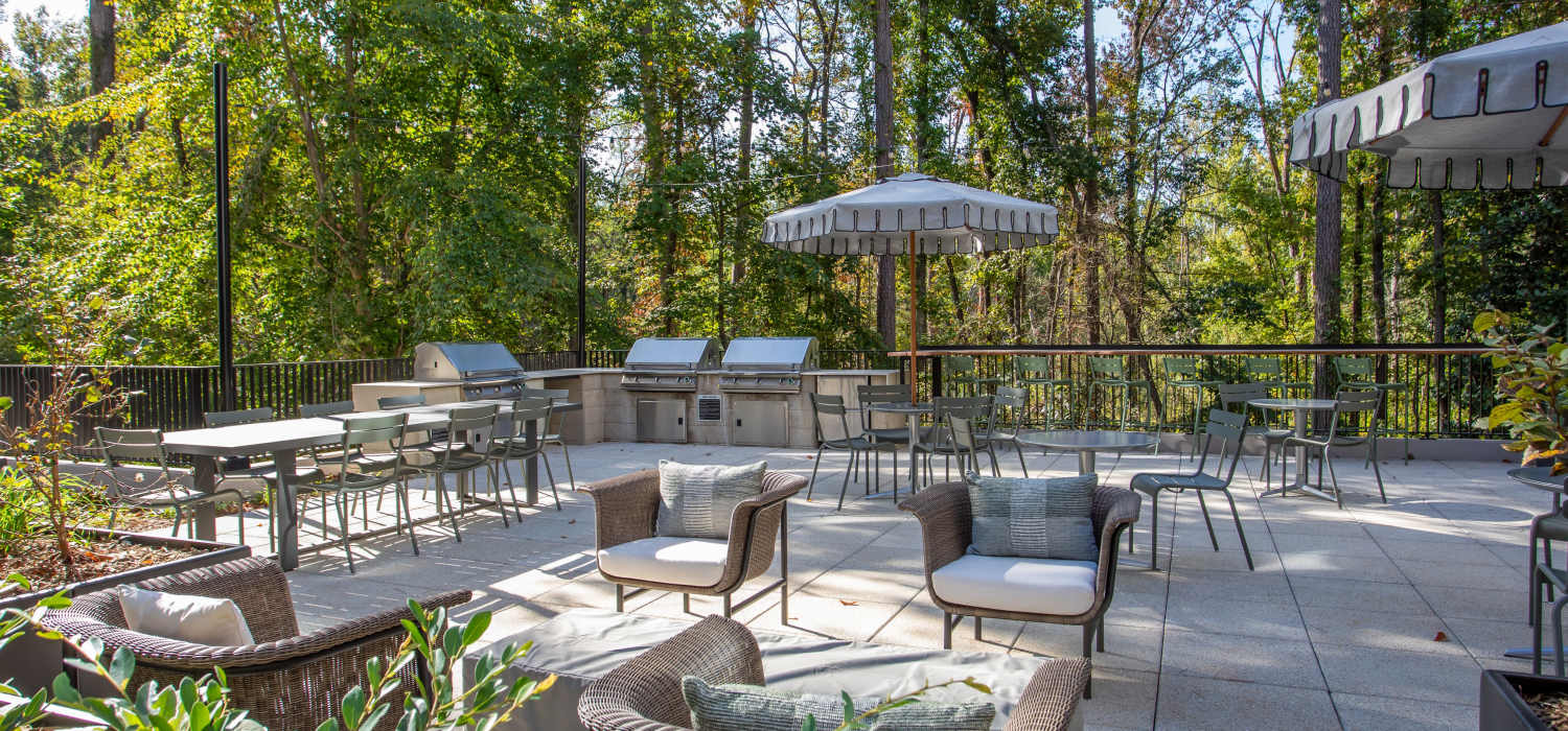Outdoor lounge and grilling area at St. Albans Lofts in Raleigh, North Carolina