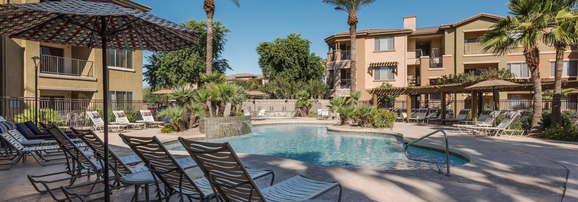 Apartments with resort stile swimming pool at Azul at Spectrum in Gilbert, Arizona