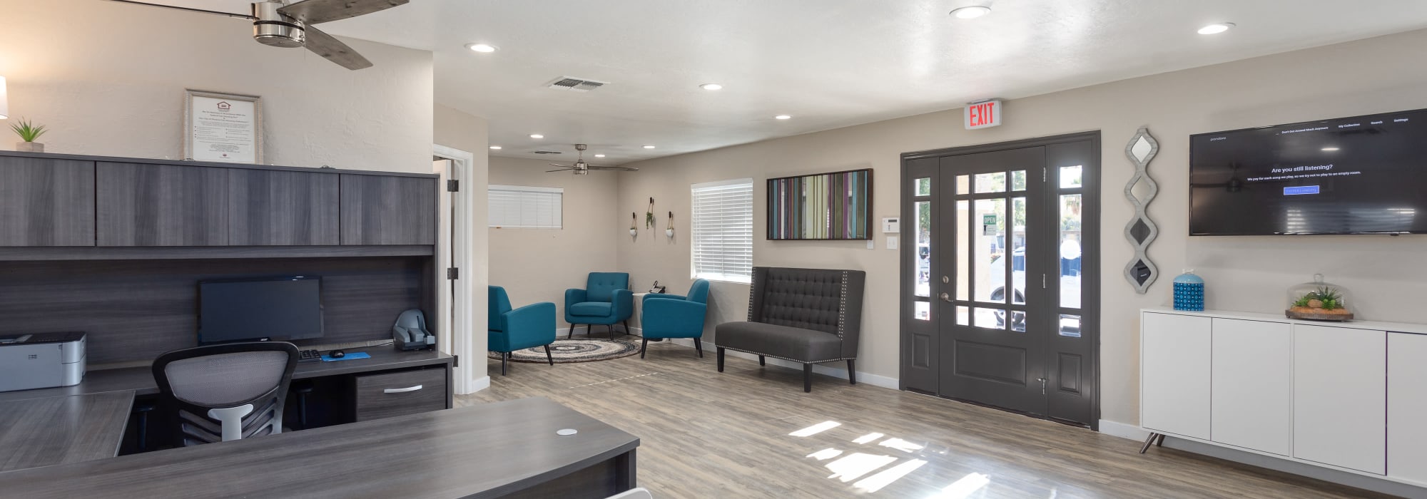 Indoor resident lounge community at 1408 Casitas at Palm Valley in Avondale, Arizona