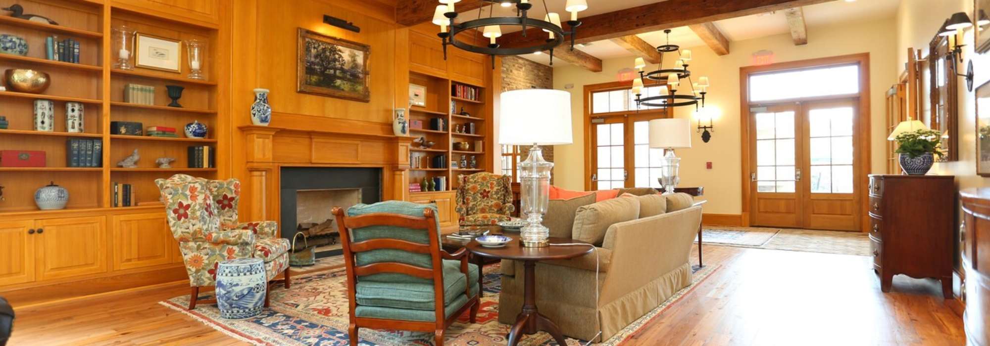 Indoor lounge with wood-style flooring at Coates Bluff At Wright Island in Shreveport, Louisiana
