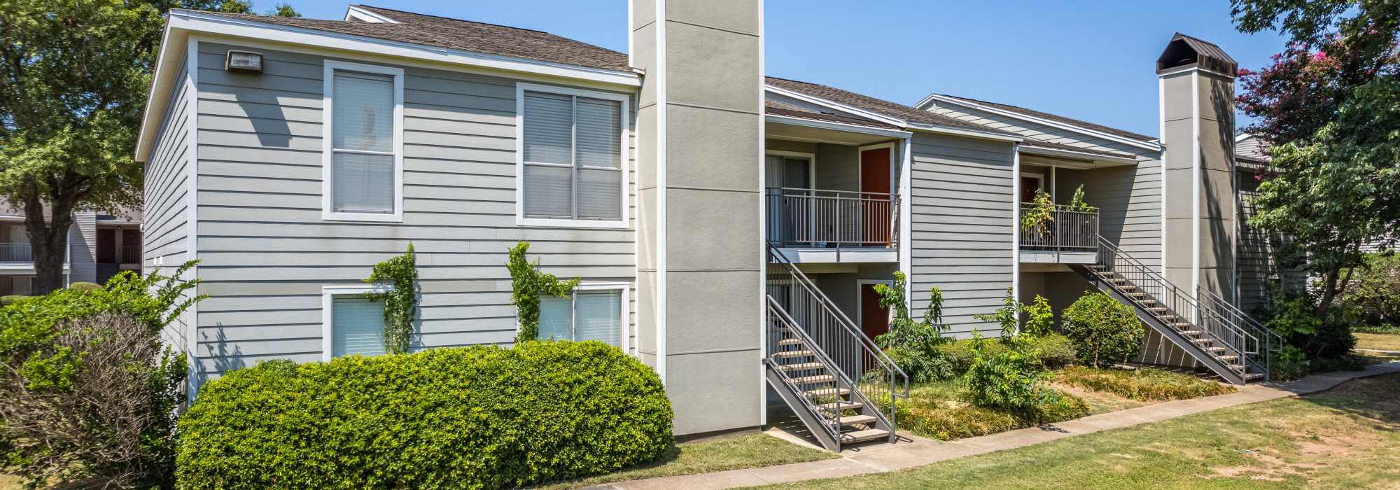Exterior building of apartment at Millicent Crossing in Shreveport, Louisiana