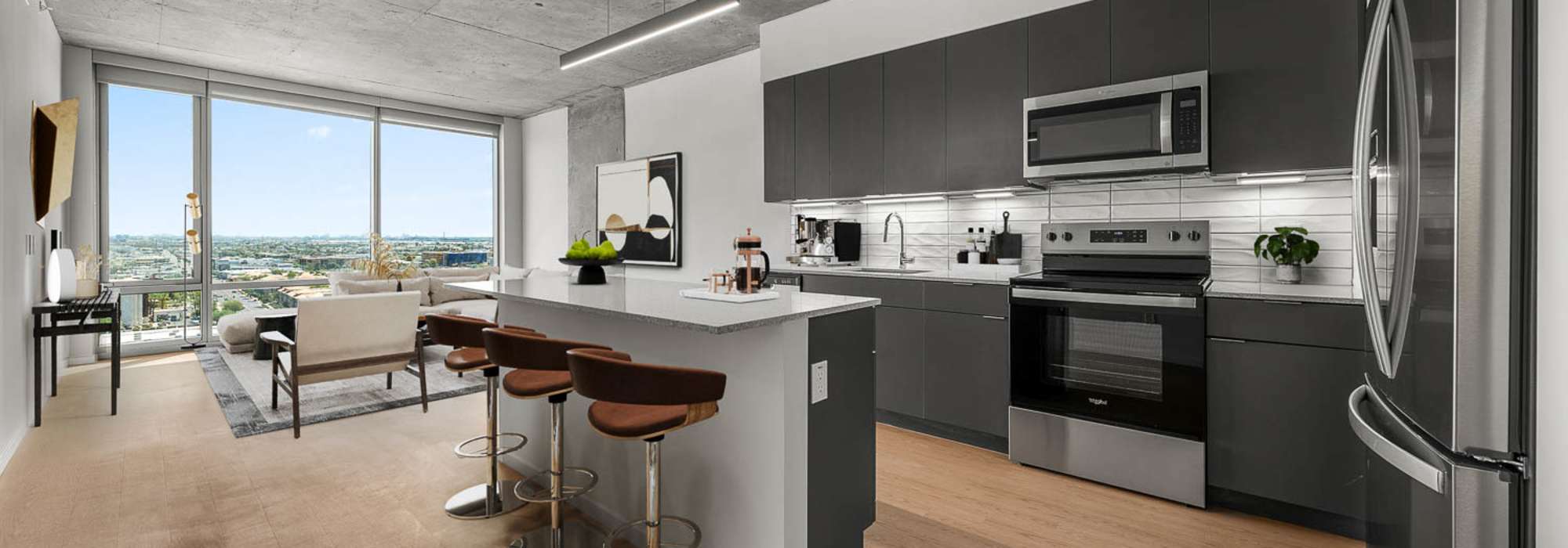 Spacious floor plan and gourmet kitchen at PALMtower in Phoenix, Arizona