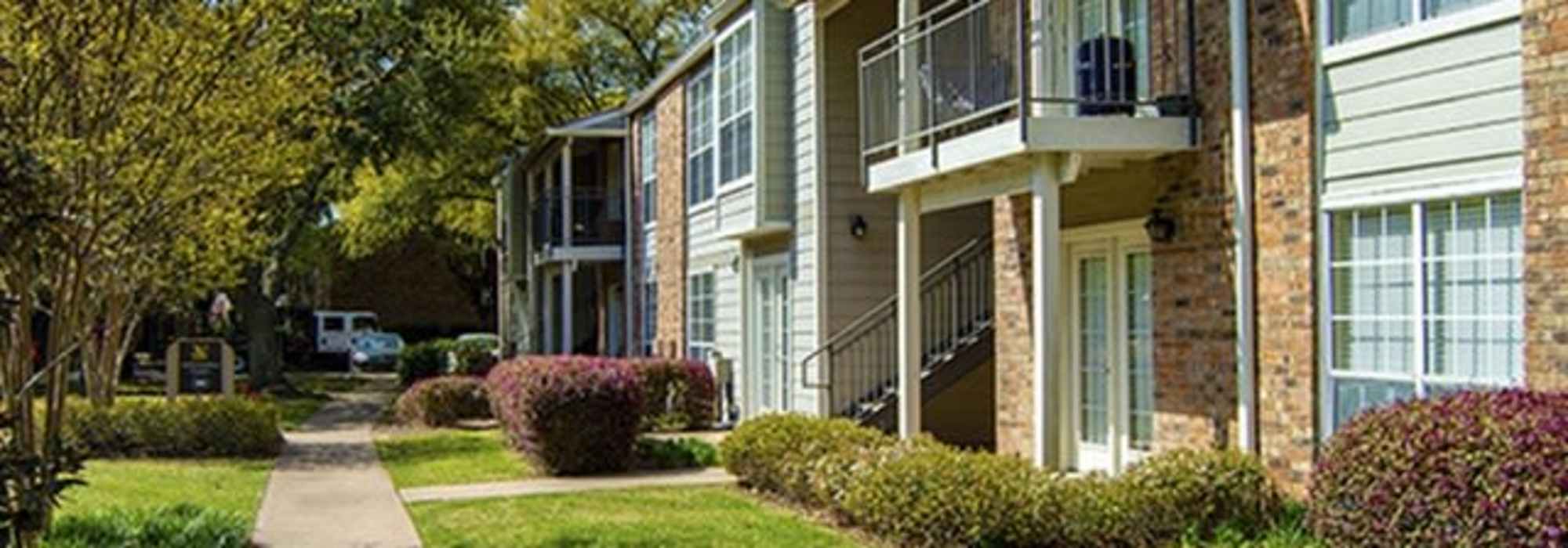 Exterior of building at Chaparral Apartments in Bossier City, Louisiana