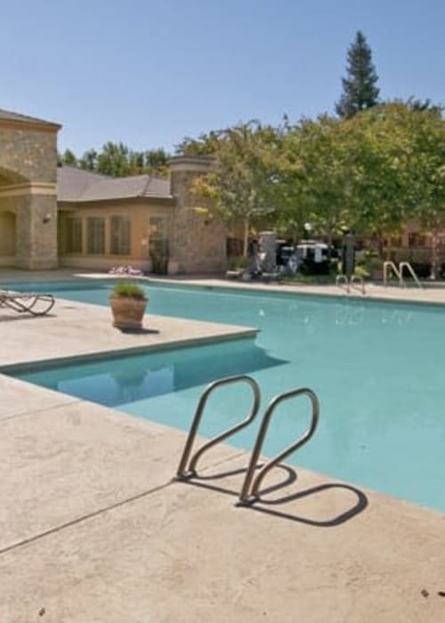 View amenities at Cobble Oaks Apartments in Gold River, California