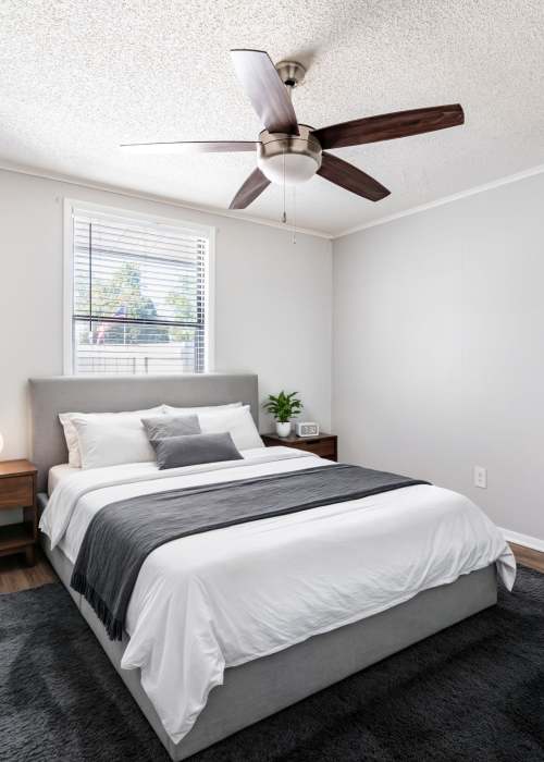 View photo gallery at Canyon and Knox Landing Apartments in Knoxville, Tennessee