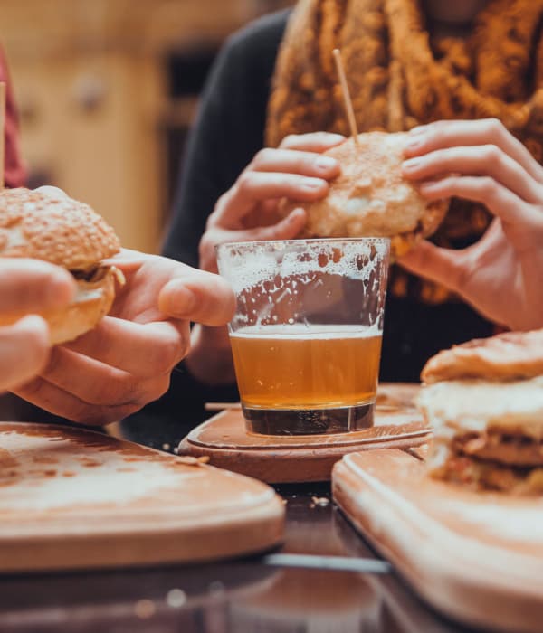 Food & drinks near Hunter's Chase Apartments
