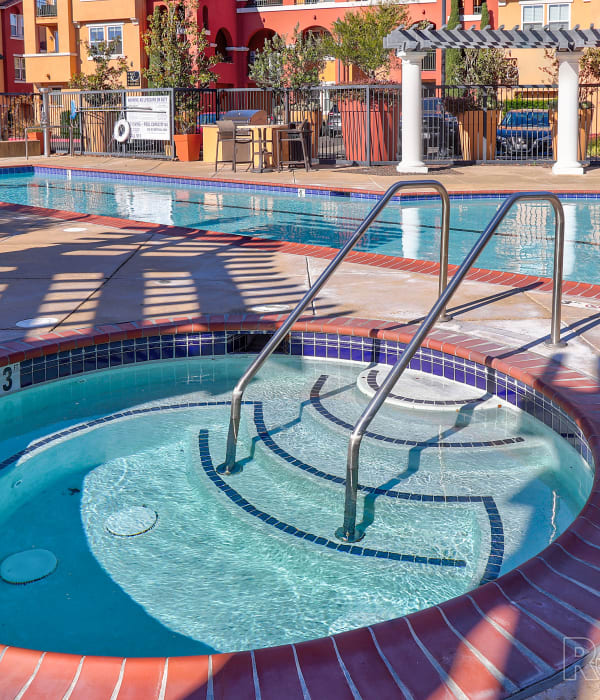 hot tub at The Overlook at Fountaingrove in Santa Rosa, California