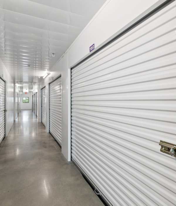 A couple carrying boxes at Storage Hub - Sonterra in San Antonio, Texas