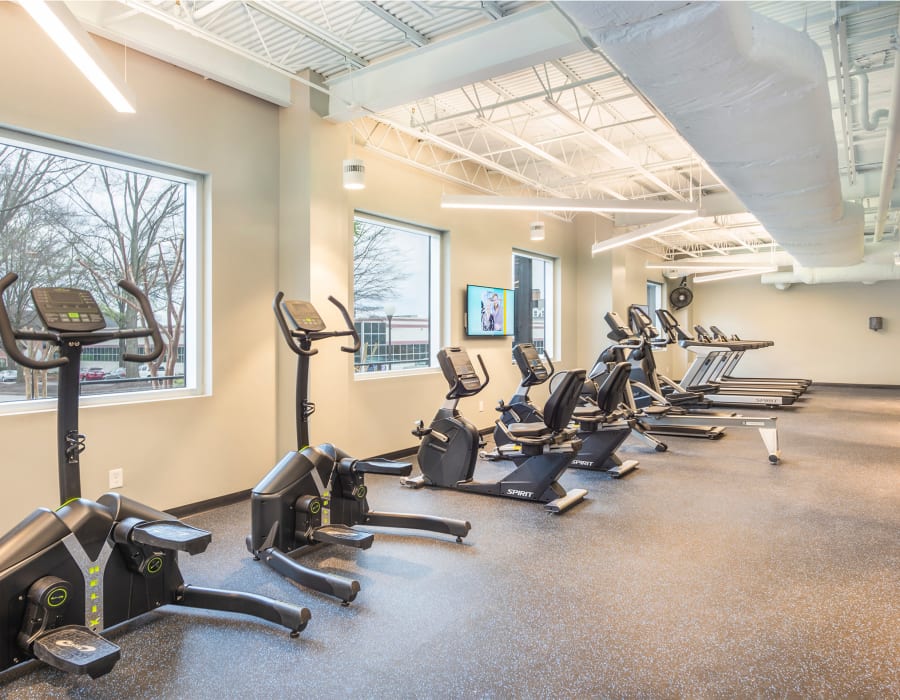 Fitness area with a vending machine in it at Acasă Vista Towers in Columbia, South Carolina