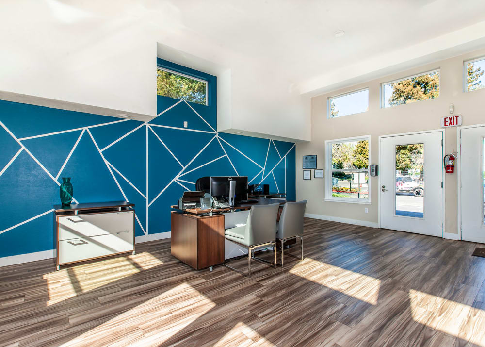 The welcoming lobby at Bennington Apartments