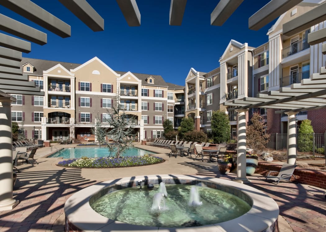 Pool and fountain at Parc Alpharetta in Alpharetta, Georgia