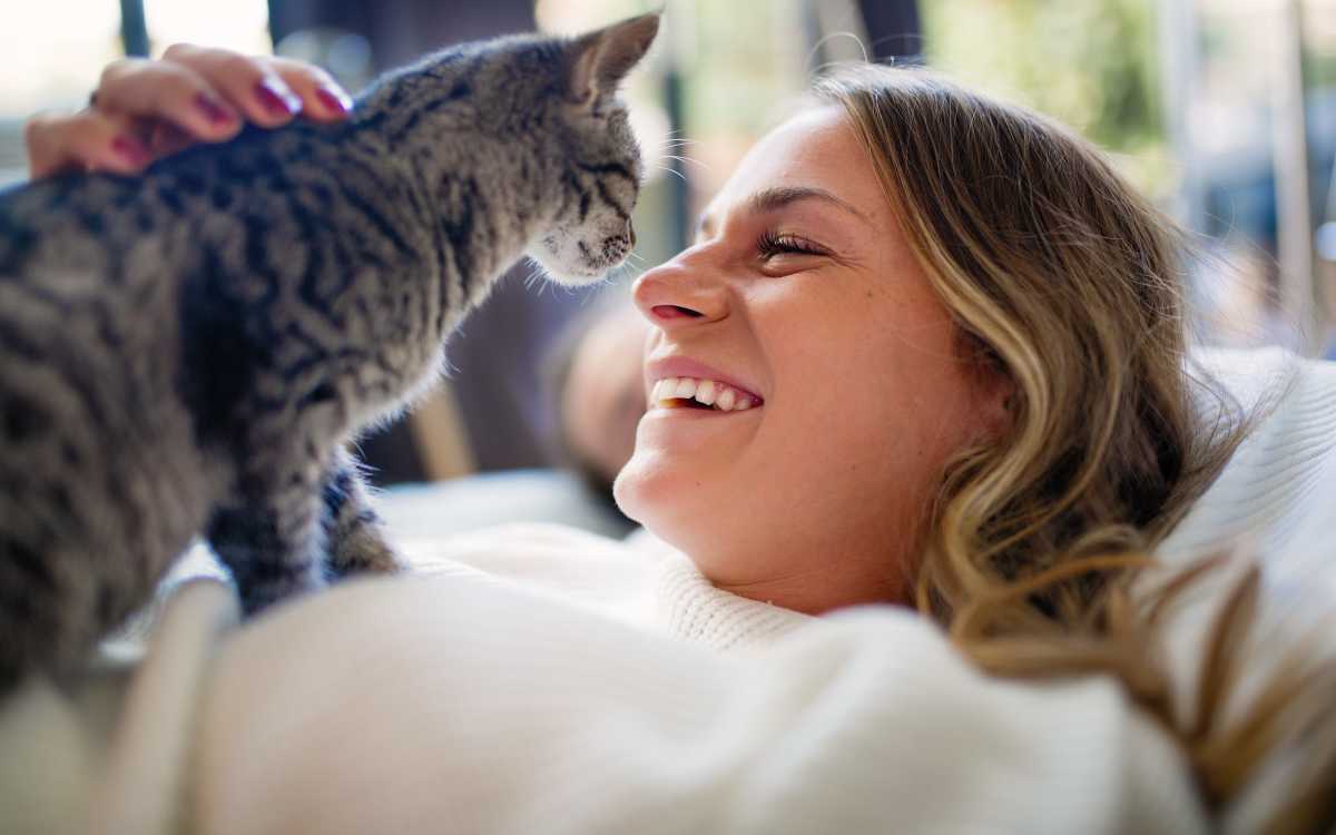 Resident with kitty at Glen Haven & Glenview in Fremont, California