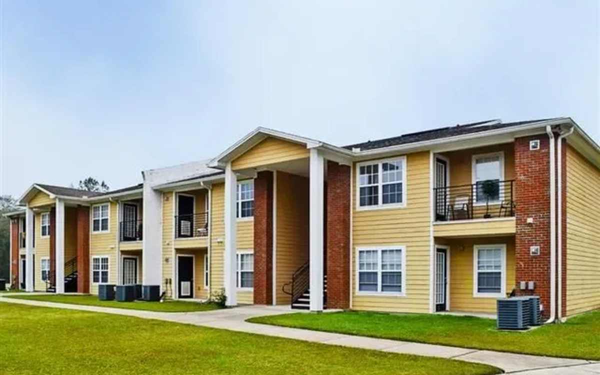 Courtyard and walking path at Ochlockonee Pointe Apartments in Midway, Florida