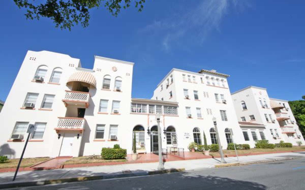 Exterior of apartment building at El Cid Apartments in West Palm Beach, Florida