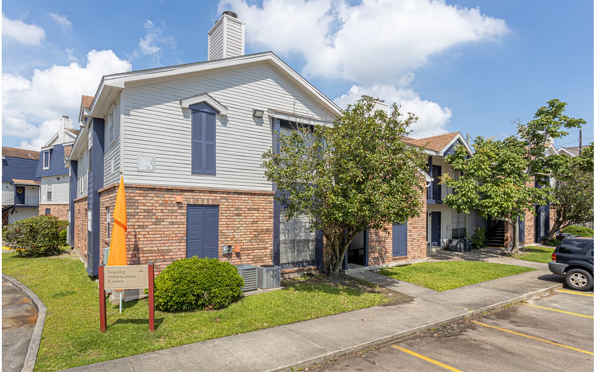 Community exterior view  at Stonebridge Manor Apartments in Gretna, Louisiana
