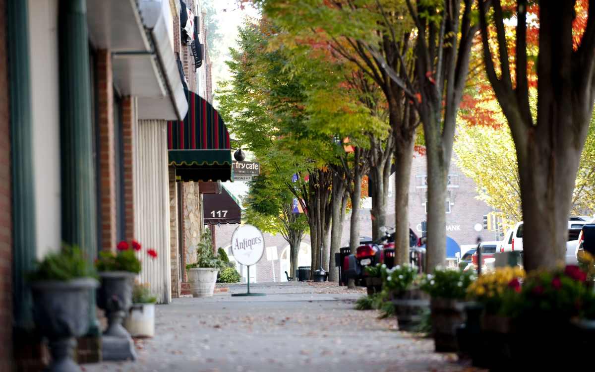 Charming community with parking slots at Bridgewater Retreat in Kingsport, Tennessee