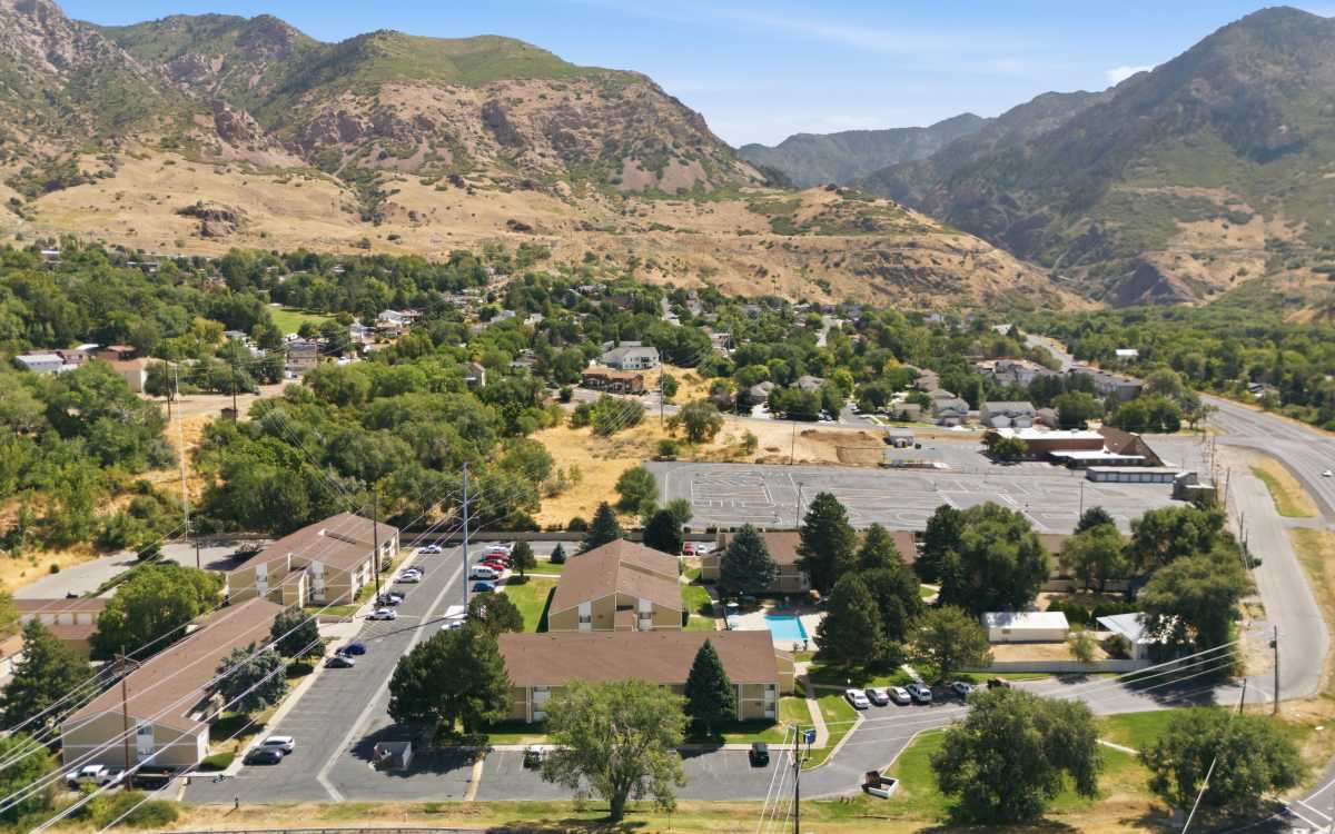 Mountainous background of Canyon Crest in Ogden, Utah
