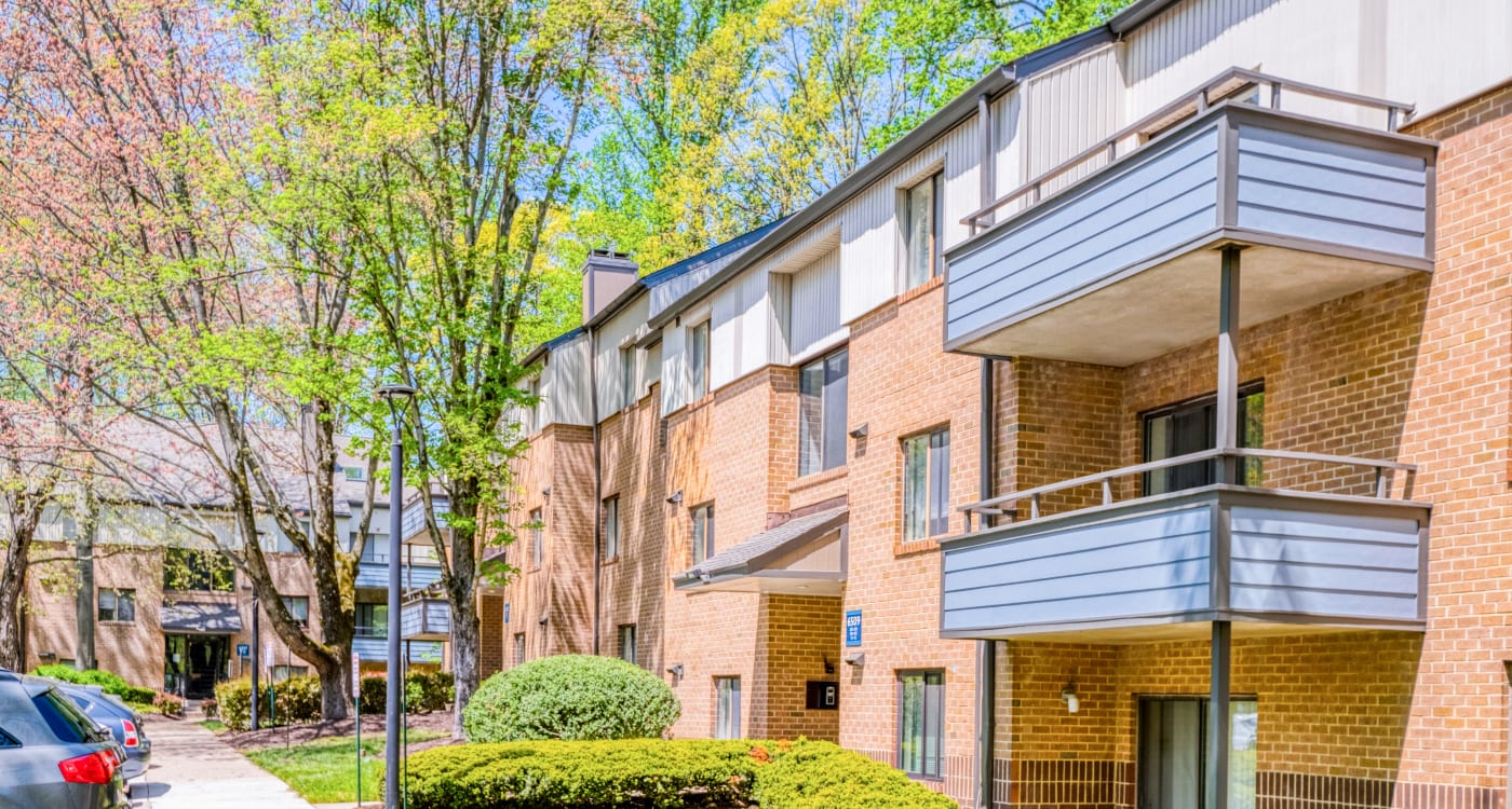 Well-maintained landscaping and mature trees at Preserve at Cradlerock Apartment Homes in Columbia, Maryland