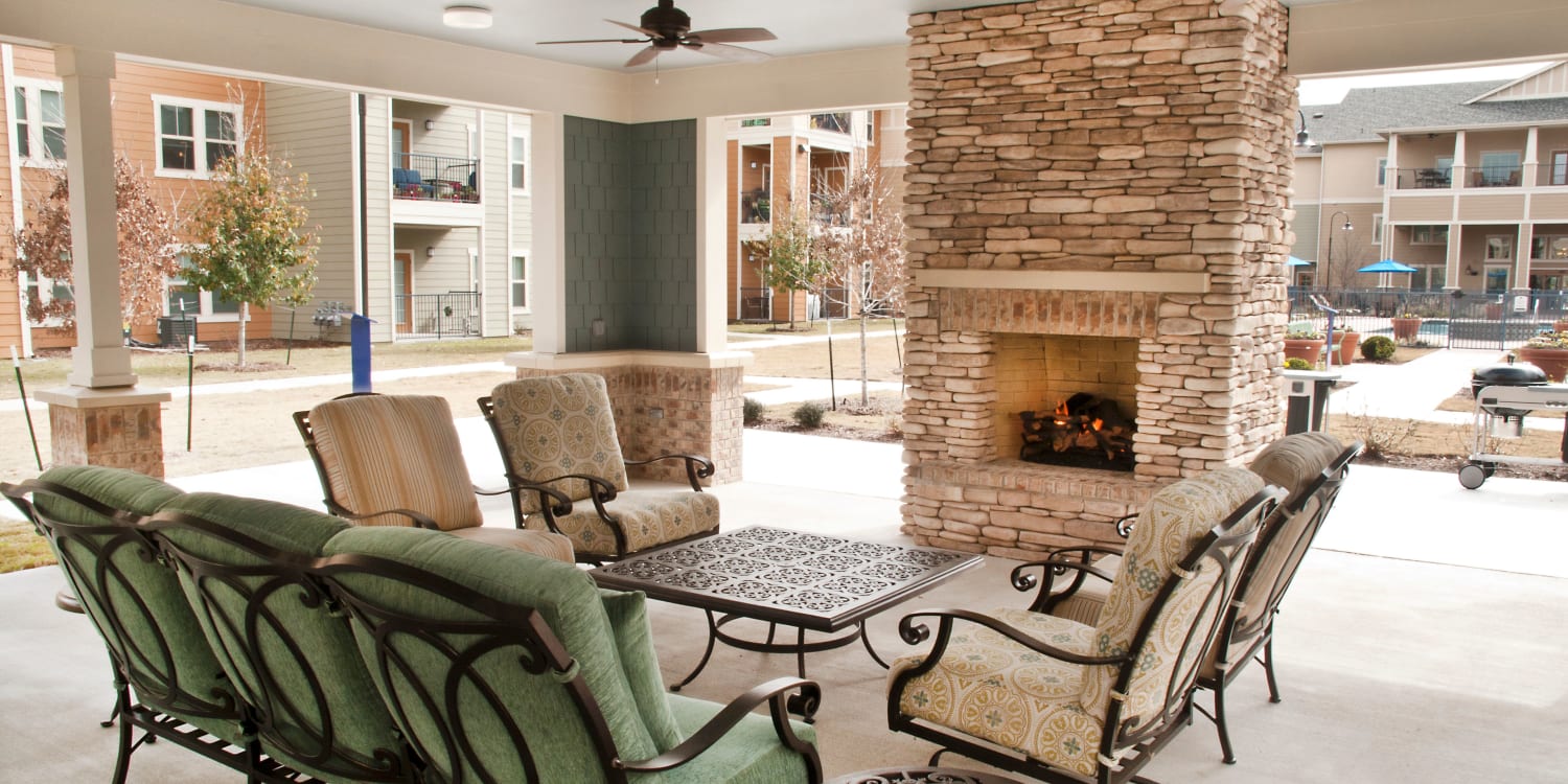 Mariposa at Bay Colony apartment homes in Dickinson, Texas