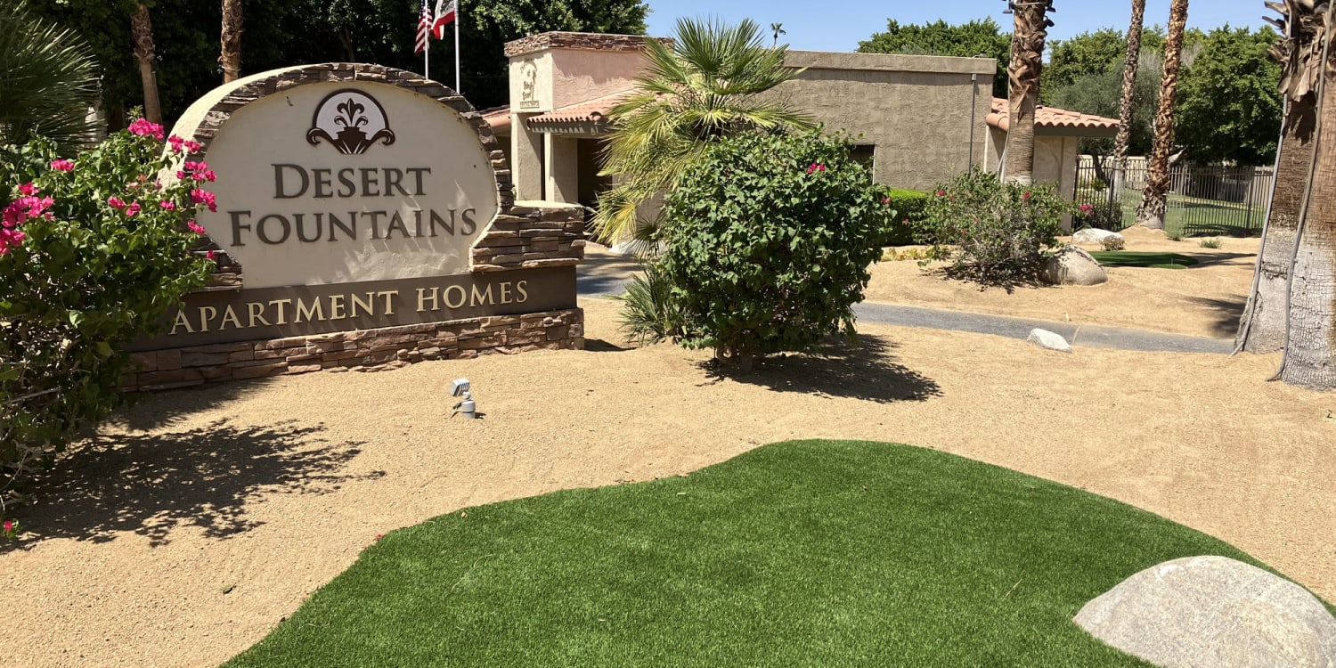 Outdoor sign apartment in Palm Desert, California