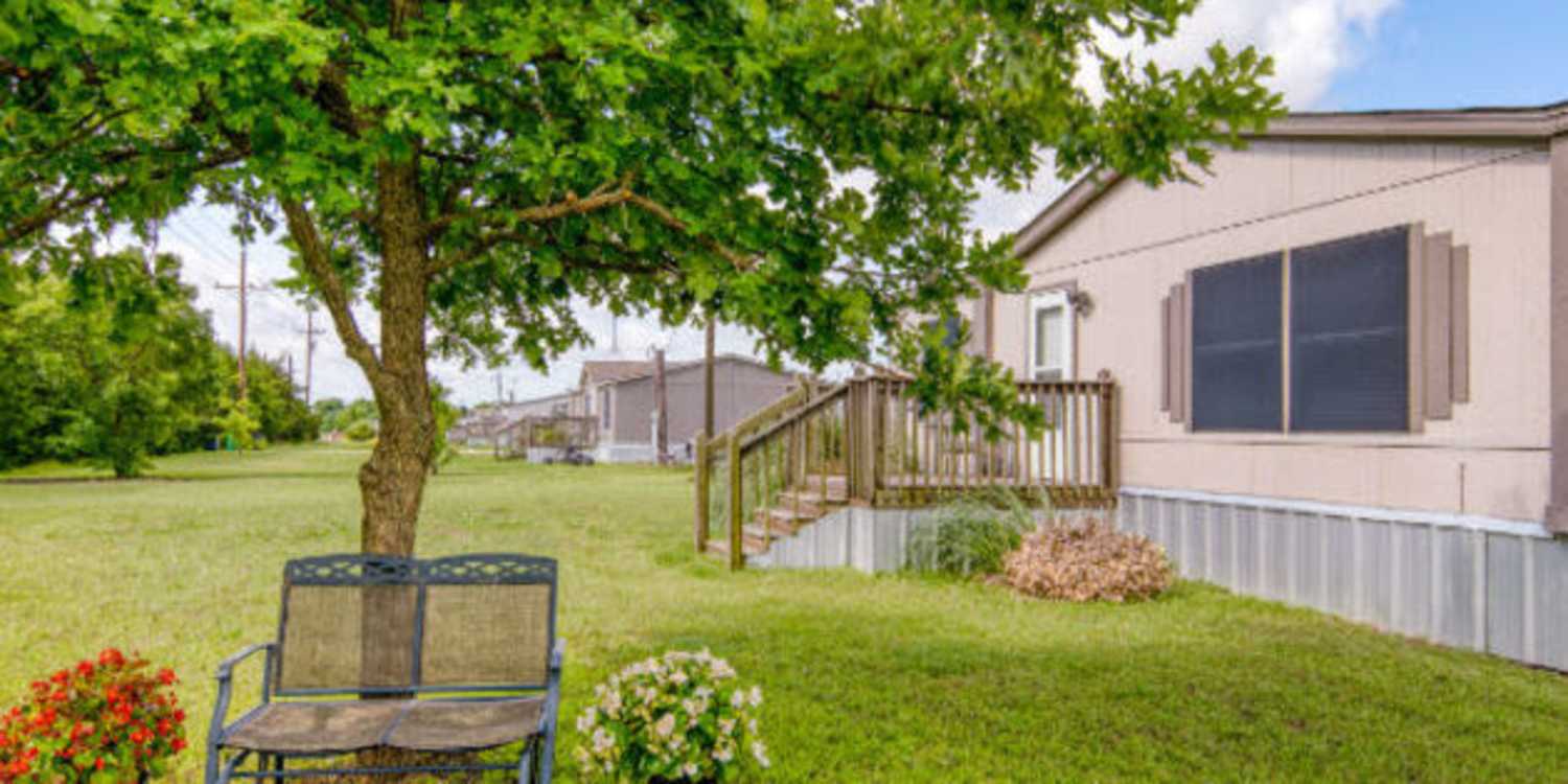 IC Creek Ranch apartments in Leonard, Texas