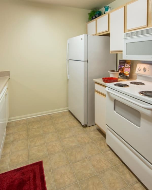Fully equipped kitchen at Campus Crossings in Murfreesboro, Tennessee