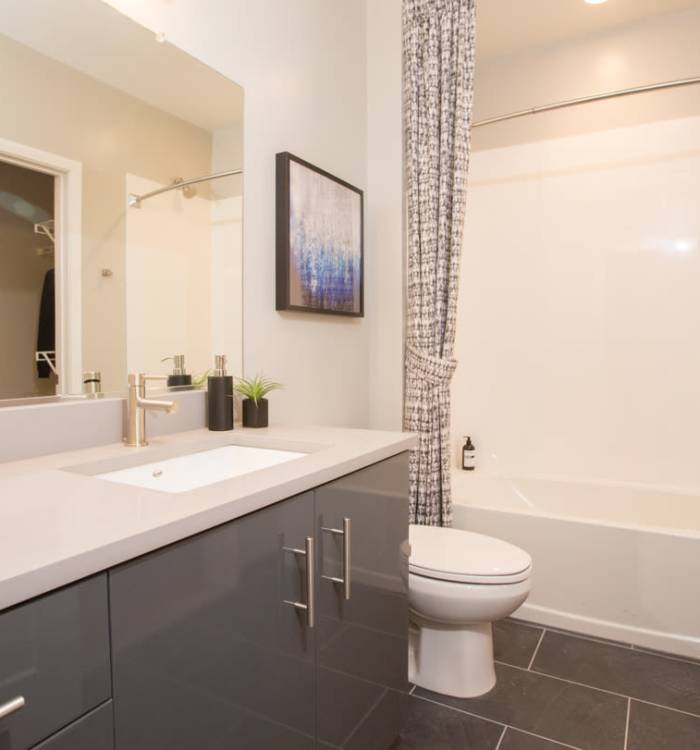 Bathroom with modern finishes at The National in Philadelphia, Pennsylvania