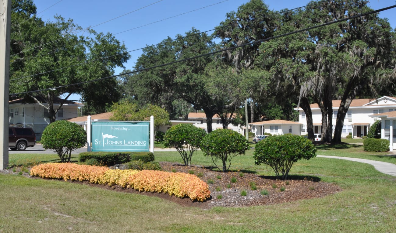 Community welcome sign at St. Johns Landing Apartments in Green Cove Springs, Florida